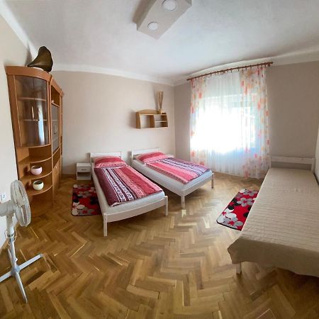 Edina Apartman بالاتوليلّي المظهر الخارجي الصورة